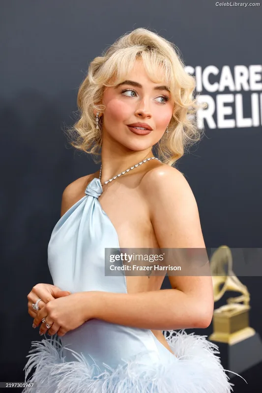 Sabrina Carpenter photo 5 of 6403