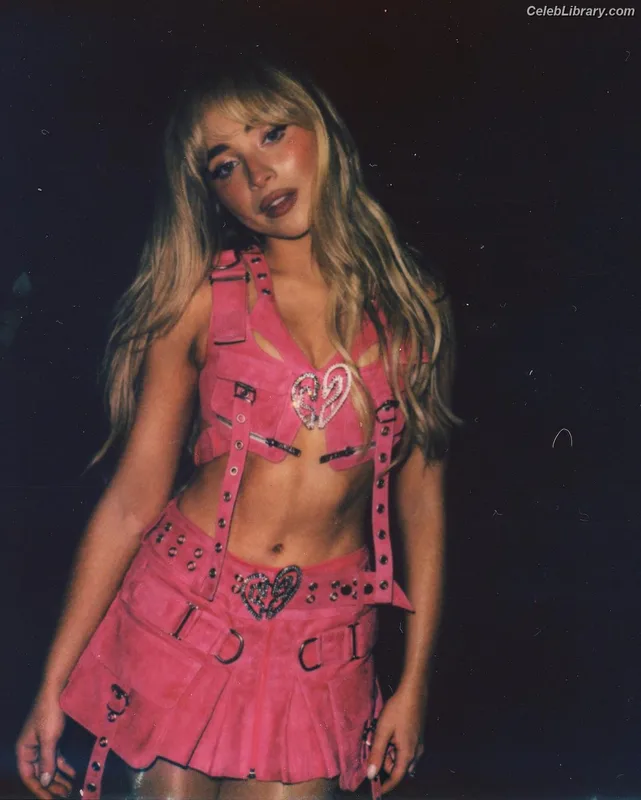 Sabrina Carpenter photo 9 of 6403