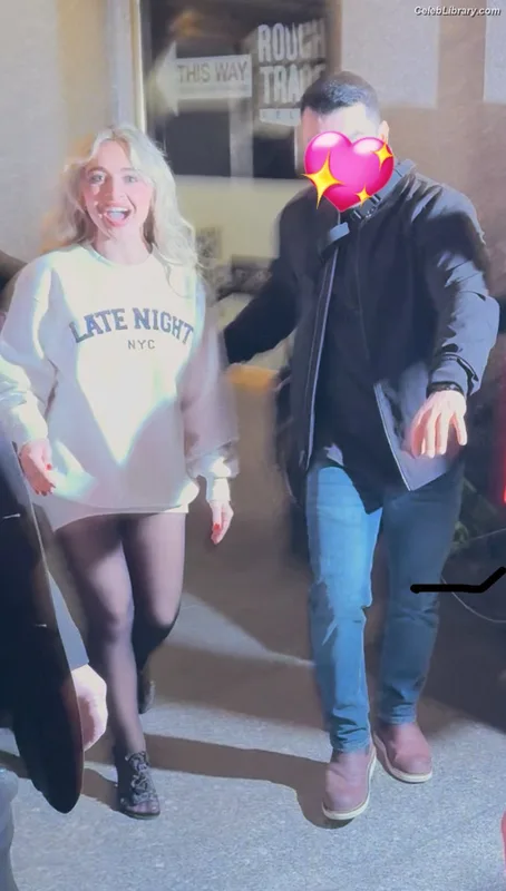 Sabrina Carpenter photo 15 of 6403