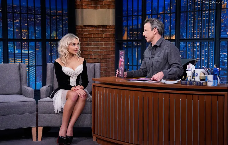 Sabrina Carpenter photo 17 of 6403