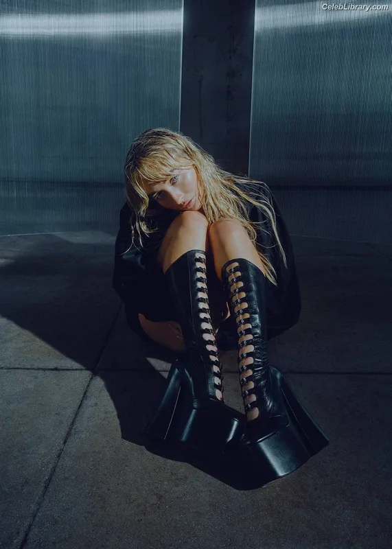 Sabrina Carpenter photo 21 of 6403