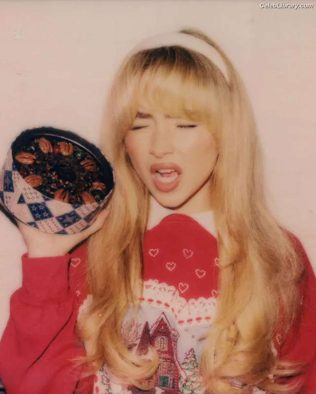 Sabrina Carpenter photo 9 of 6403