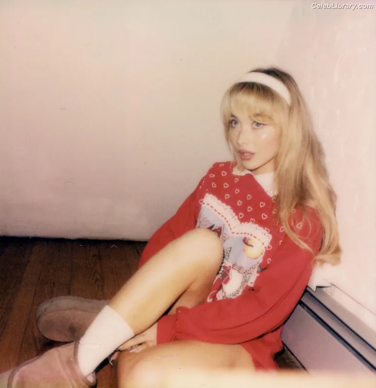 Sabrina Carpenter photo 10 of 6403