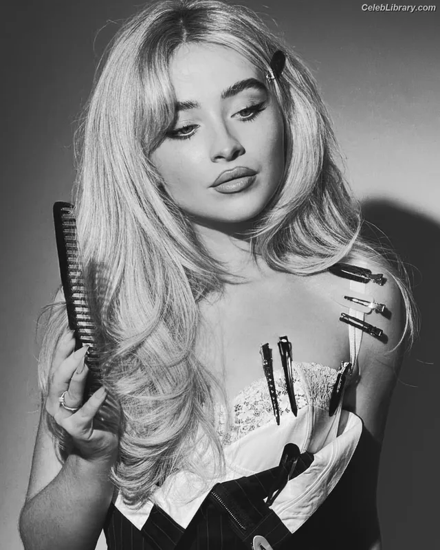 Sabrina Carpenter photo 11 of 6403