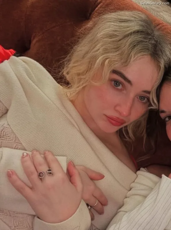 Sabrina Carpenter photo 12 of 6403