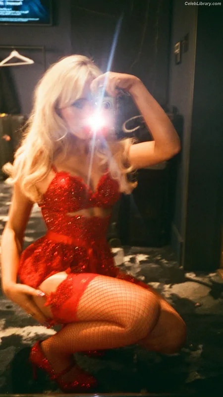 Sabrina Carpenter photo 20 of 6403