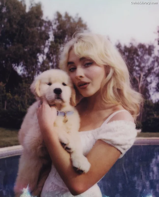 Sabrina Carpenter photo 9 of 6403