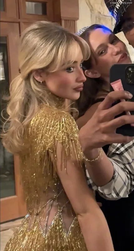Sabrina Carpenter photo 17 of 6403