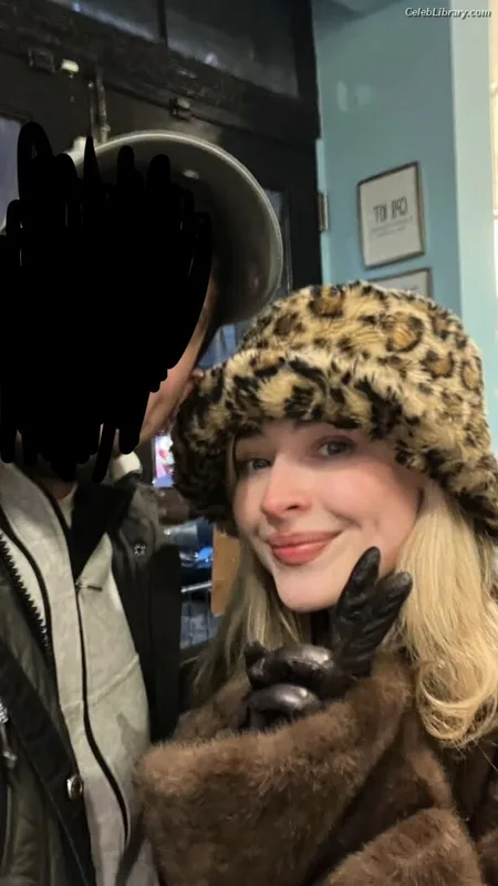 Sabrina Carpenter photo 19 of 6403