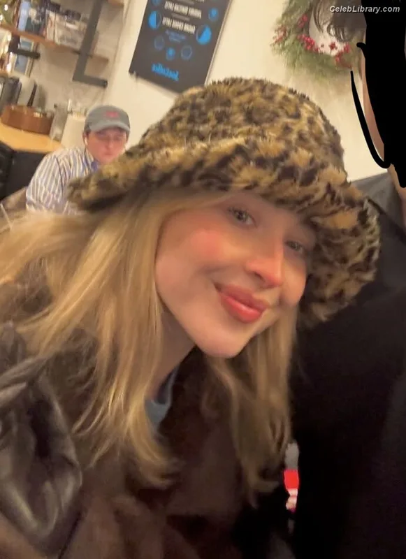 Sabrina Carpenter photo 20 of 6403