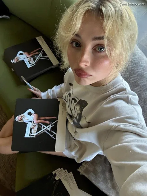 Sabrina Carpenter photo 3 of 6403