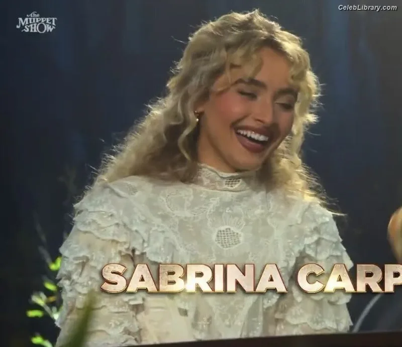Sabrina Carpenter photo 19 of 6403