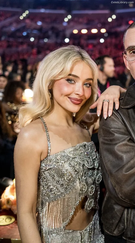 Sabrina Carpenter photo 10 of 6403
