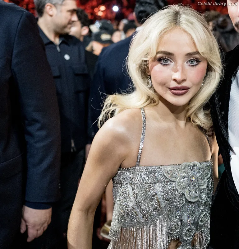 Sabrina Carpenter photo 21 of 6403