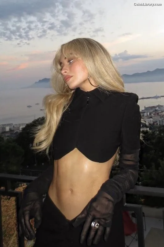 Sabrina Carpenter photo 13 of 6403