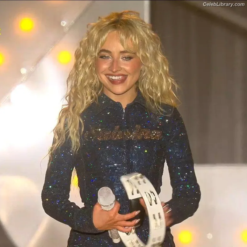 Sabrina Carpenter photo 6 of 6403