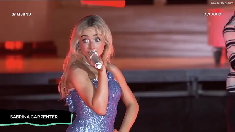 Sabrina Carpenter photo 18 of 6403