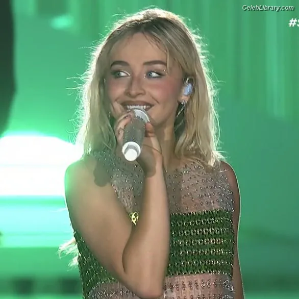 Sabrina Carpenter photo 12 of 6403