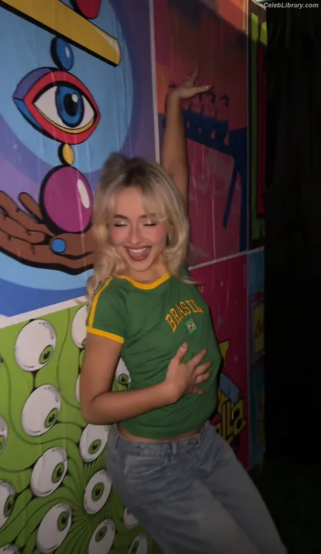 Sabrina Carpenter photo 16 of 6403