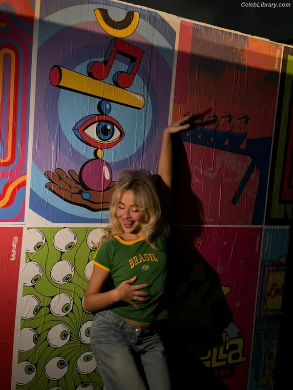 Sabrina Carpenter photo 21 of 6403