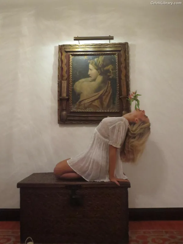 Sabrina Carpenter photo 22 of 6403