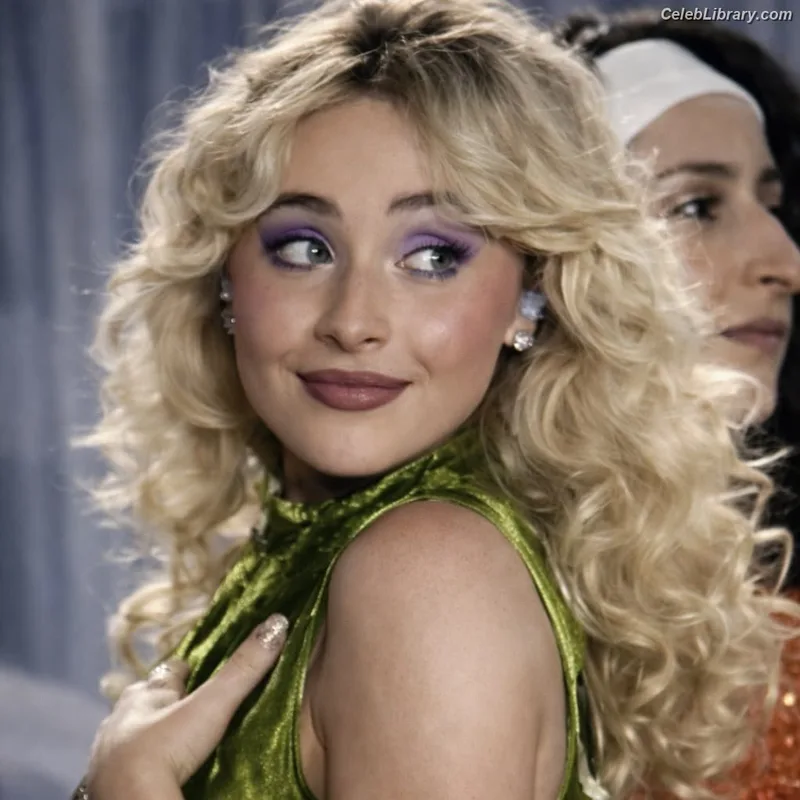 Sabrina Carpenter photo 11 of 6403