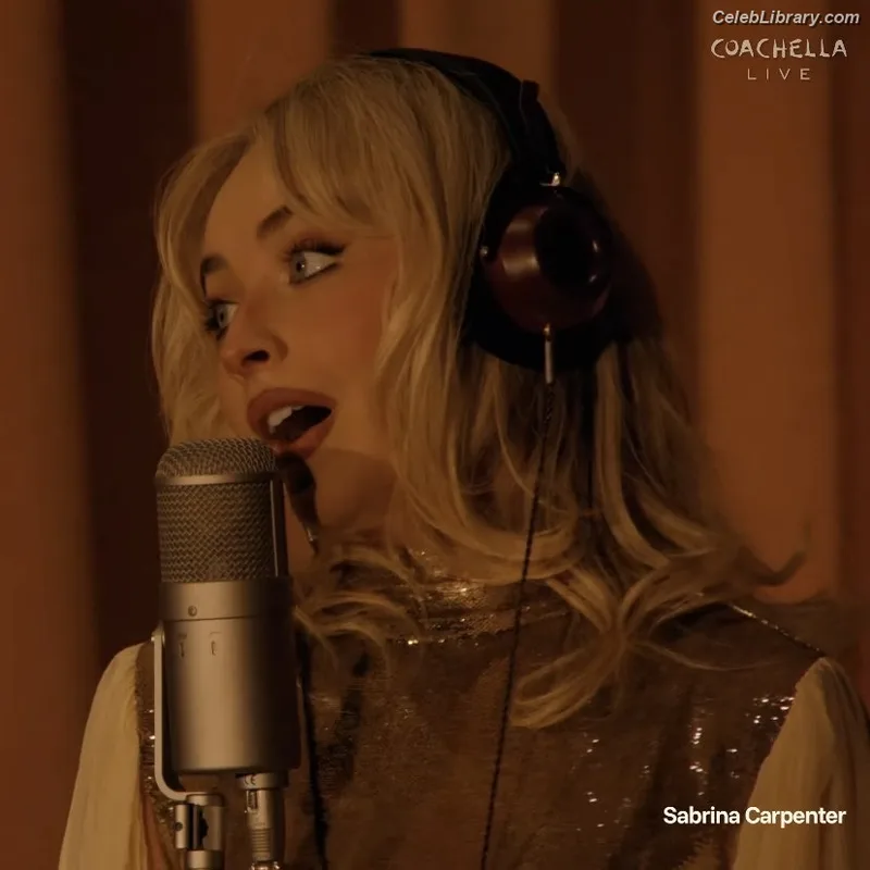 Sabrina Carpenter photo 21 of 6403