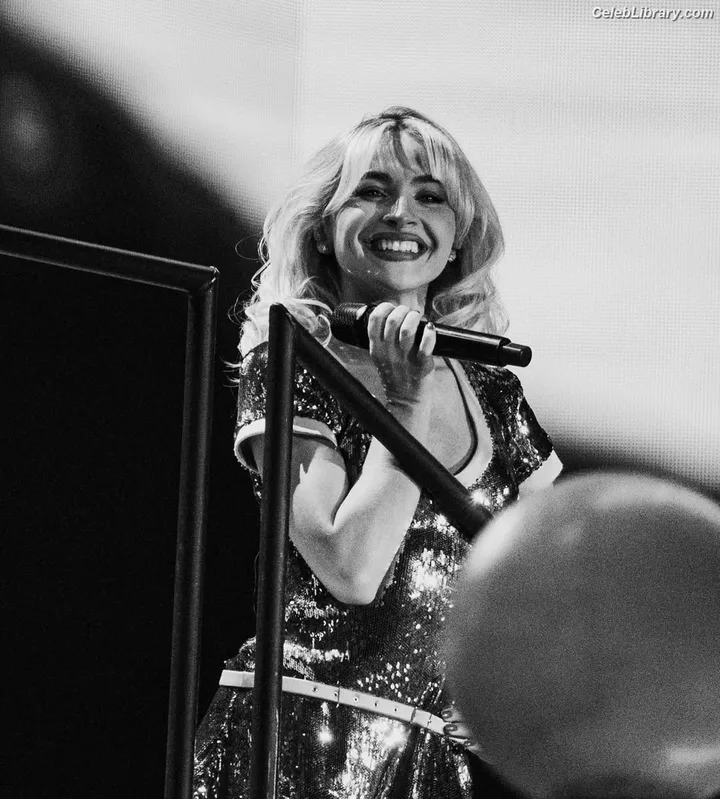 Sabrina Carpenter photo 15 of 6403