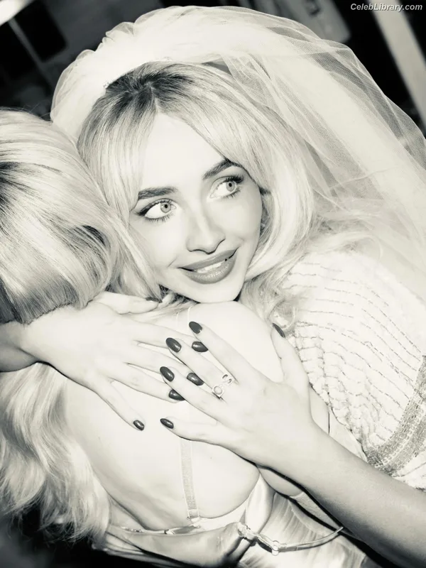Sabrina Carpenter photo 5 of 6403