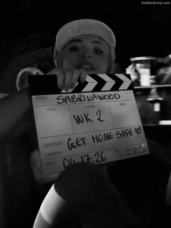 Sabrina Carpenter photo 9 of 6403