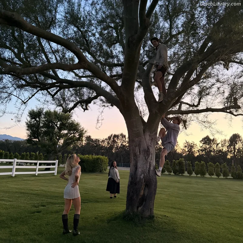 Sabrina Carpenter photo 16 of 6403