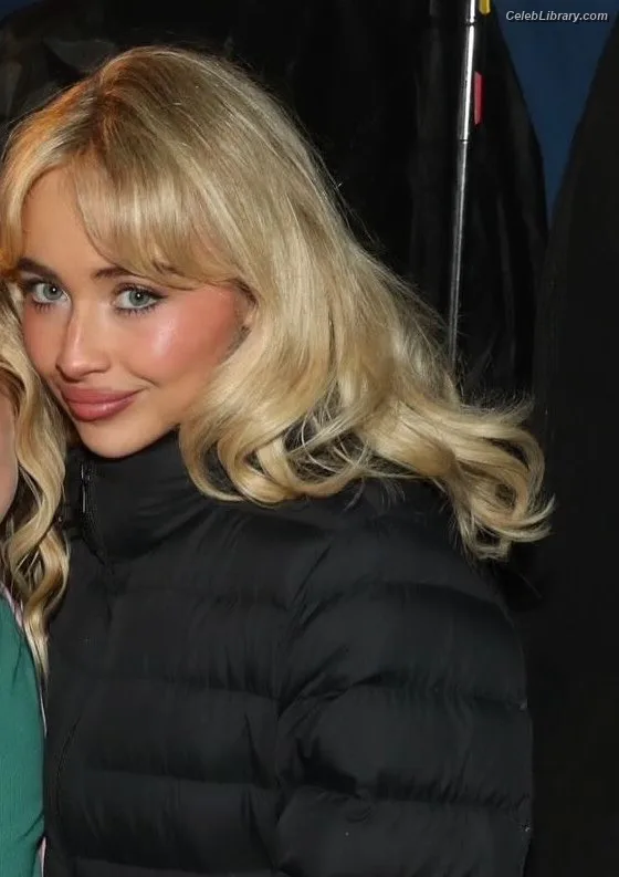 Sabrina Carpenter photo 14 of 6403