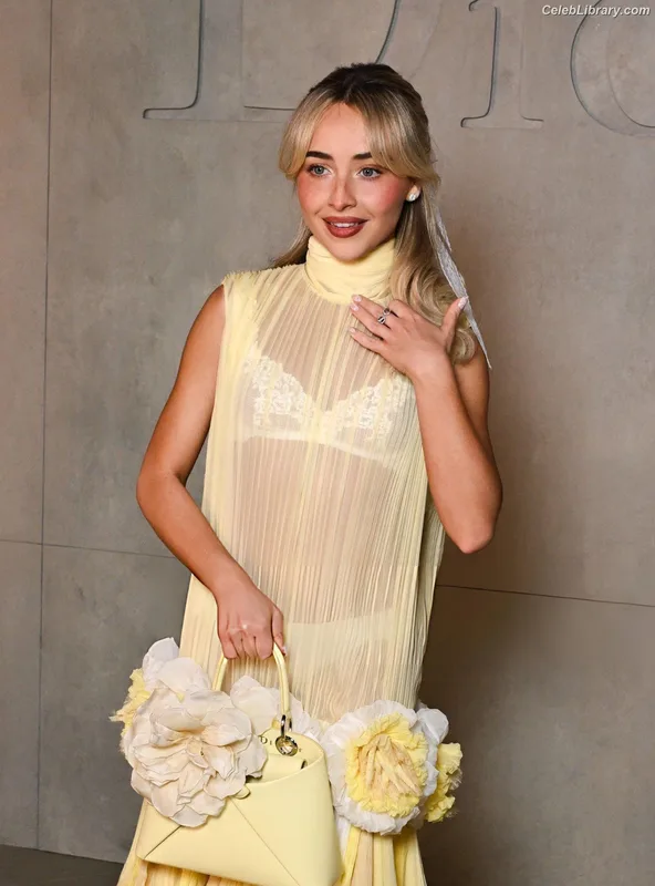 Sabrina Carpenter photo 13 of 6403