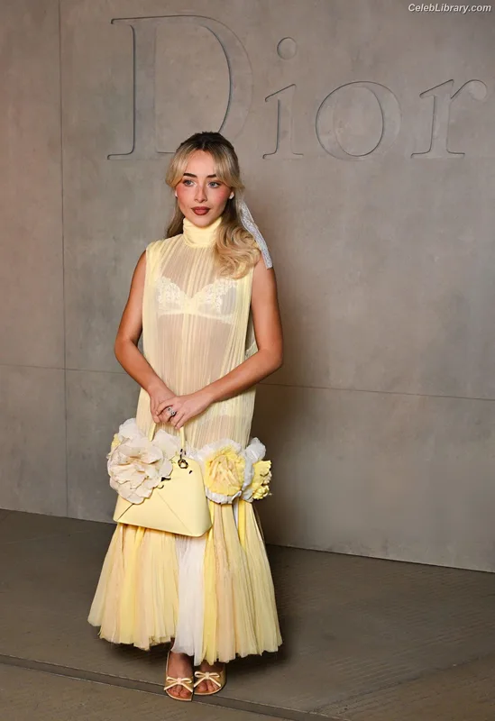 Sabrina Carpenter photo 14 of 6403