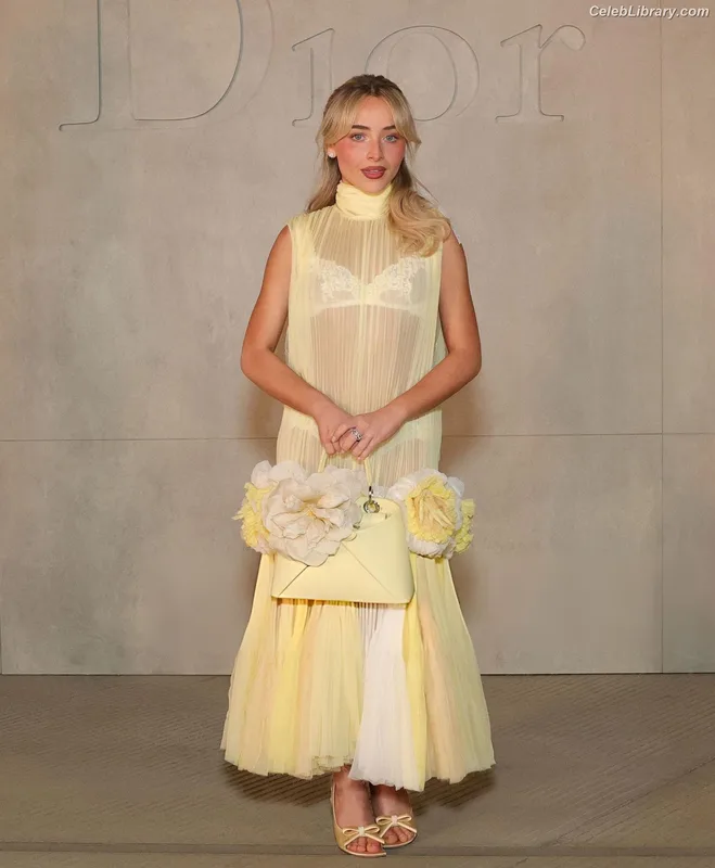 Sabrina Carpenter photo 20 of 6403