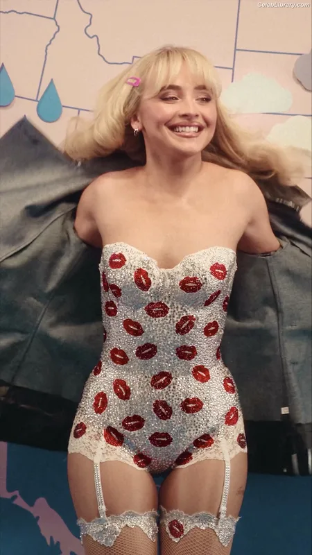 Sabrina Carpenter photo 10 of 6403