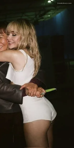 Sabrina Carpenter photo 14 of 6403