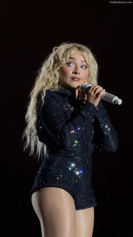 Sabrina Carpenter photo 4 of 6403