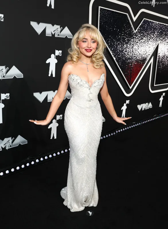 Sabrina Carpenter photo 17 of 6403