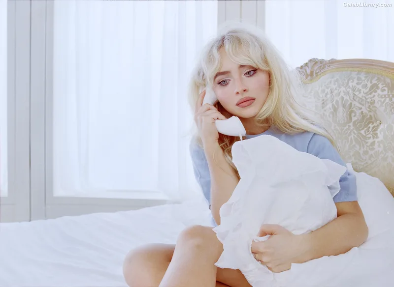Sabrina Carpenter photo 3 of 6403