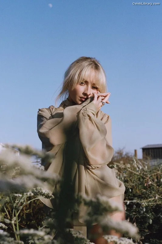 Sabrina Carpenter photo 23 of 6403