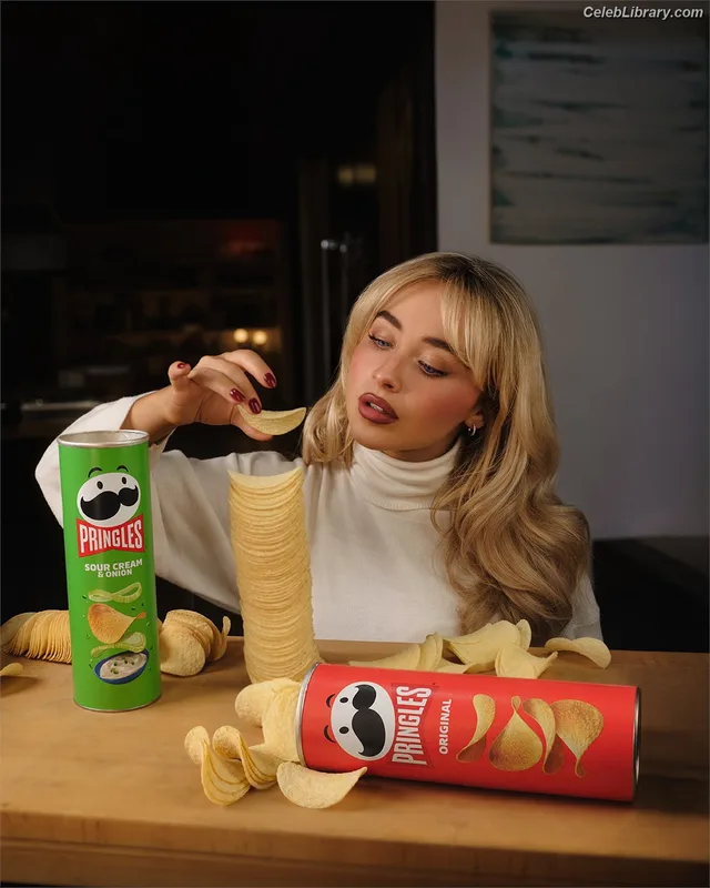 Sabrina Carpenter photo 23 of 6403