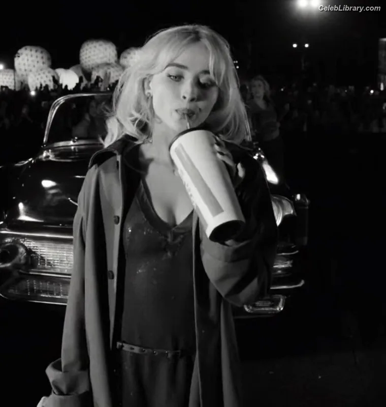 Sabrina Carpenter photo 18 of 6403
