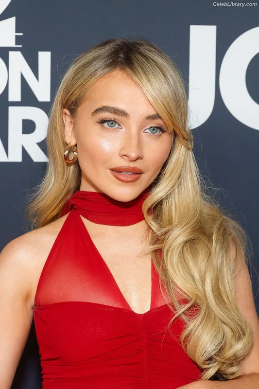 Sabrina Carpenter photo 22 of 6403
