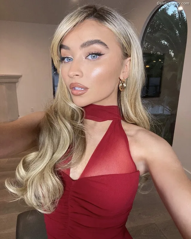 Sabrina Carpenter photo 24 of 6403