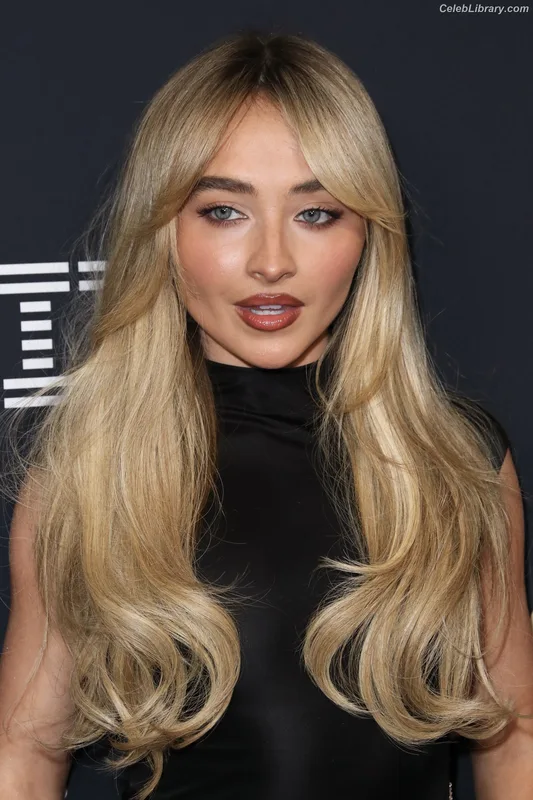Sabrina Carpenter photo 7 of 6403