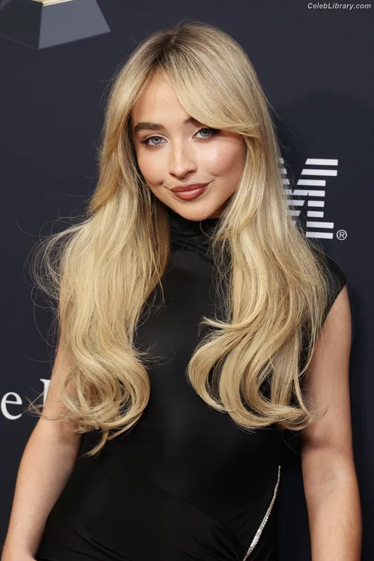 Sabrina Carpenter photo 12 of 6403
