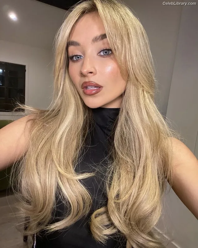 Sabrina Carpenter photo 13 of 6403