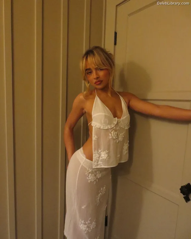 Sabrina Carpenter photo 6 of 6403