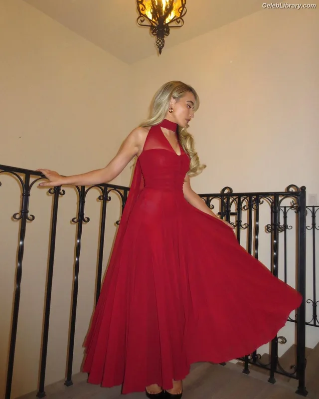 Sabrina Carpenter photo 8 of 6403